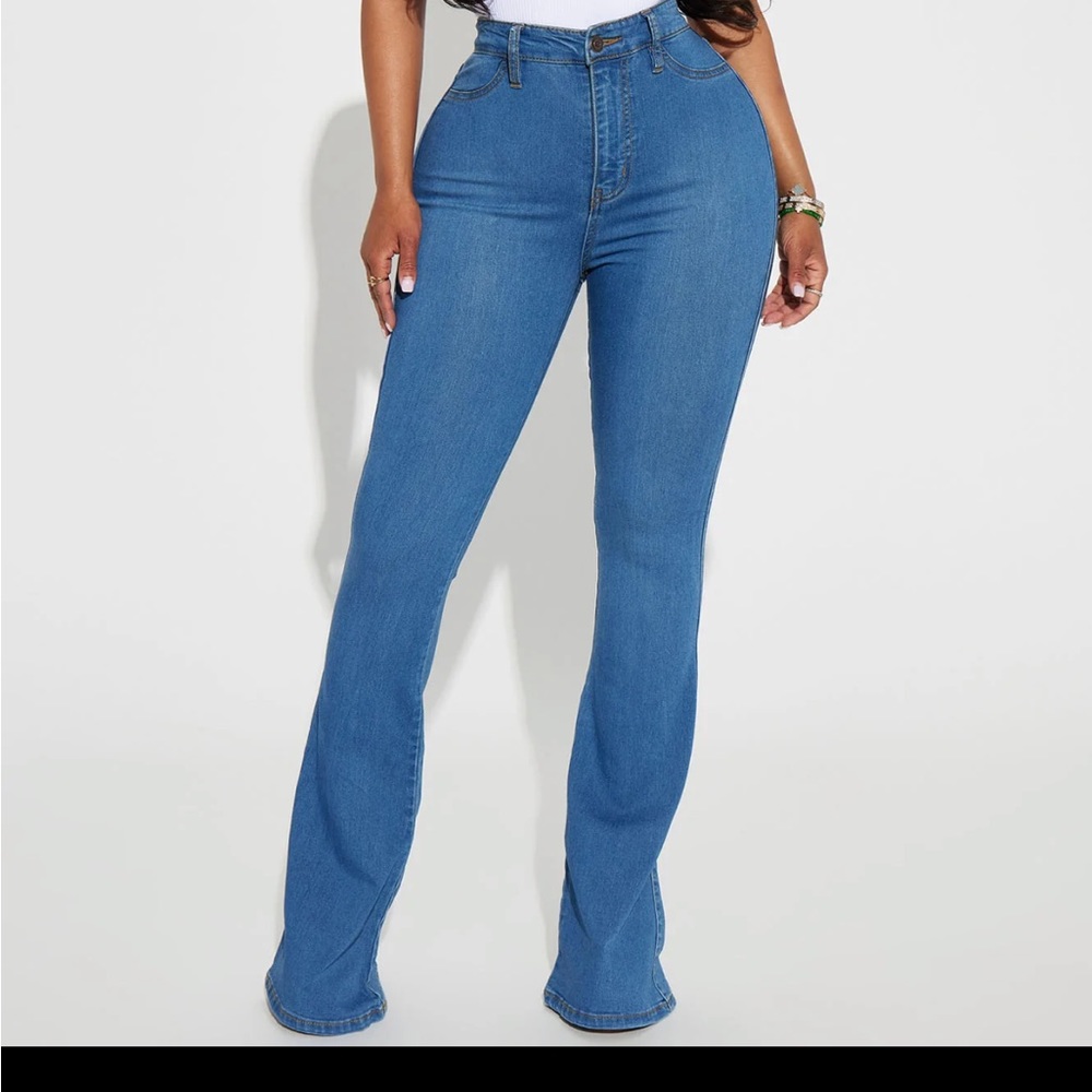 FLARE MEDIUM WASH JEANS